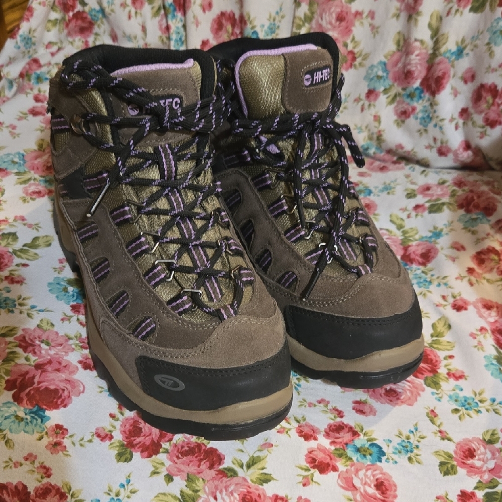 Hi-Tec Women's Brown and Black Winter Boots